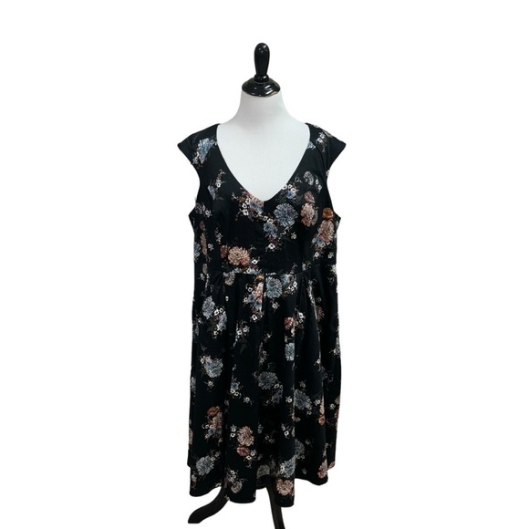 Torrid Women's Size 20 Fit & Flare Dress Pleated Floral Print Below Knee V-Neck - Picture 3 of 9